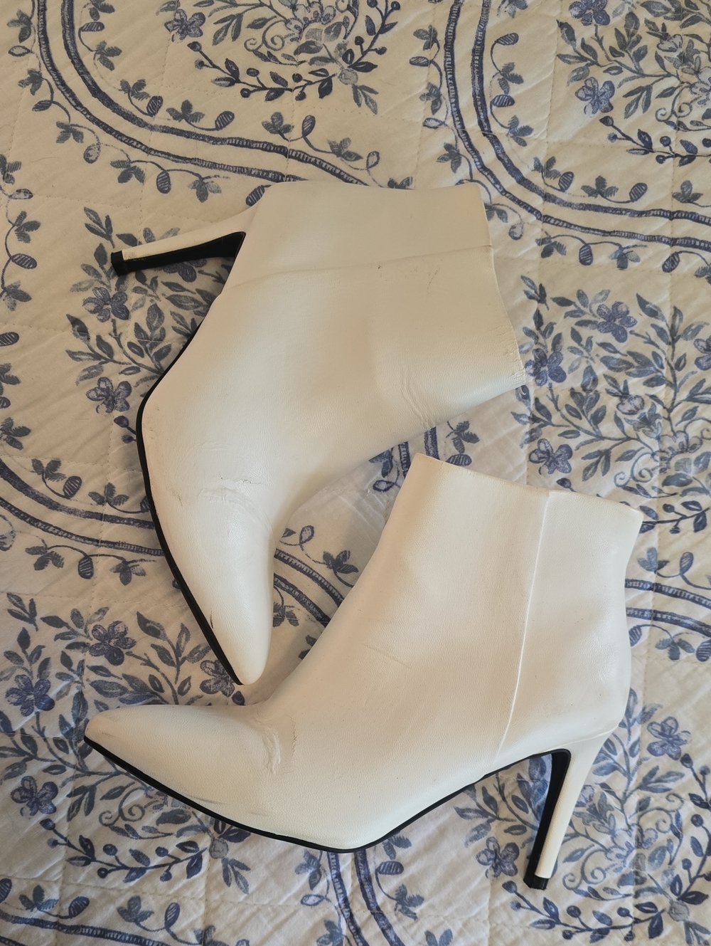 Worthington Brookdale White Ankle Boots - Size 6.5